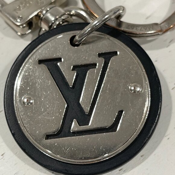 Louis Vuitton LV Circle Bag Charm & Key Holder (112724) - Picture 2 of 3